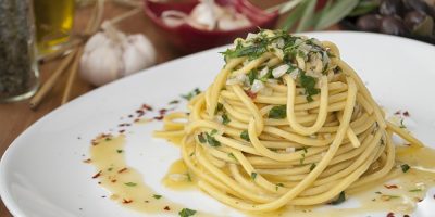 Pasta with olive oil and garlic