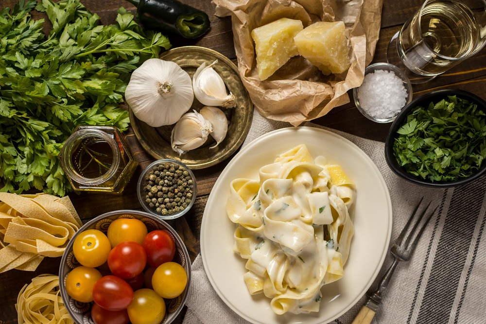 Fettuccine Alfredo and other Italian ingredients