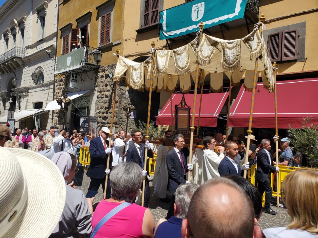 Procession of Bolsena cloth under canopy